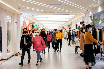 廣州專業市場轉型升級探新路 提升消費集聚效應 ——服裝服飾批發行業變革實錄